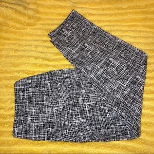 BLACK AND WHITE PANTSUIT